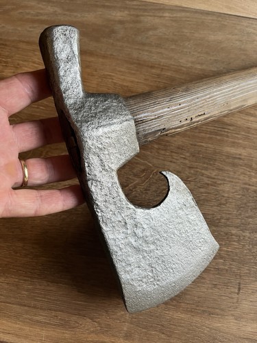 Antique primitive axe - ⭐️,